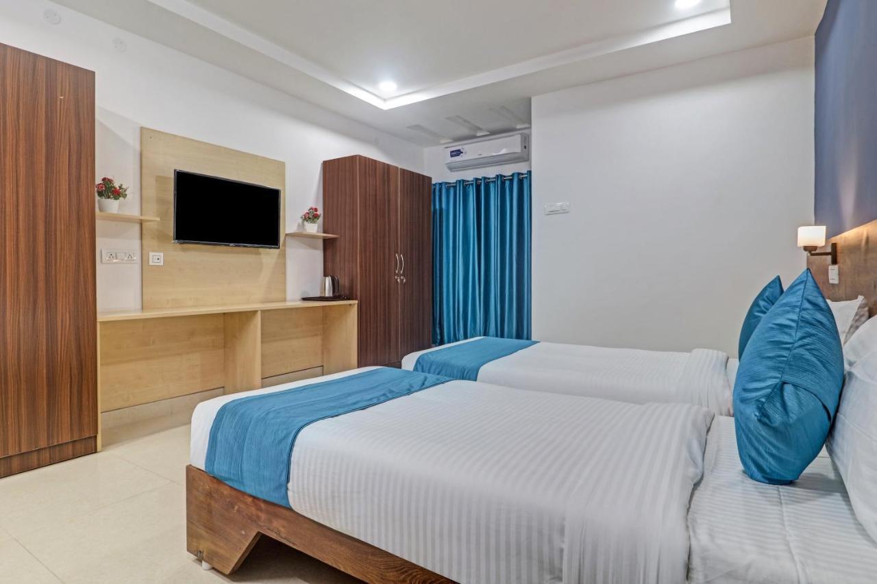 The Balcony Hotel Hyderabad Exterior photo