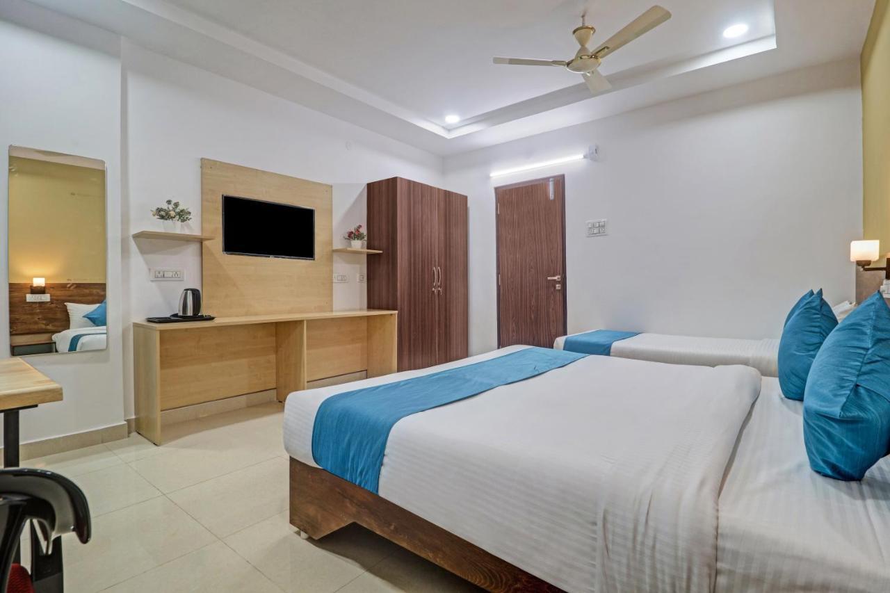 The Balcony Hotel Hyderabad Exterior photo