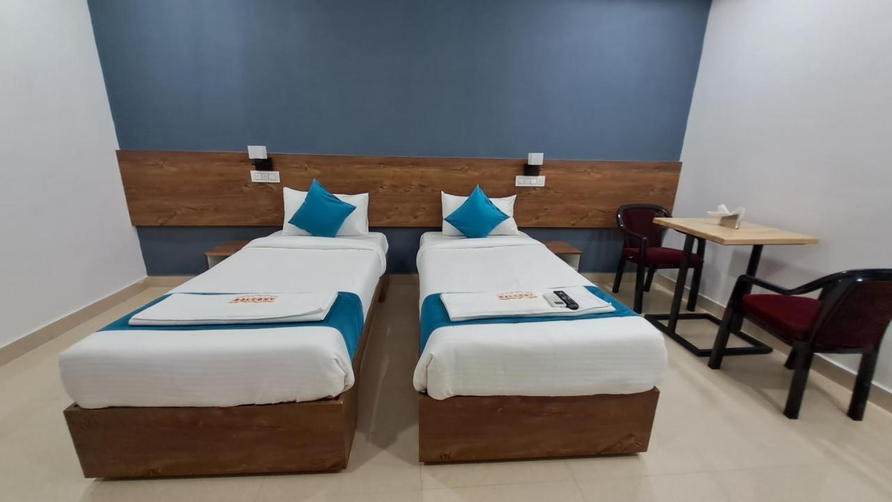 The Balcony Hotel Hyderabad Exterior photo