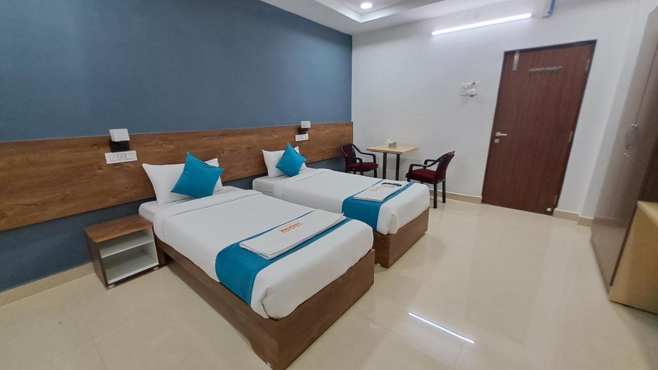 The Balcony Hotel Hyderabad Exterior photo