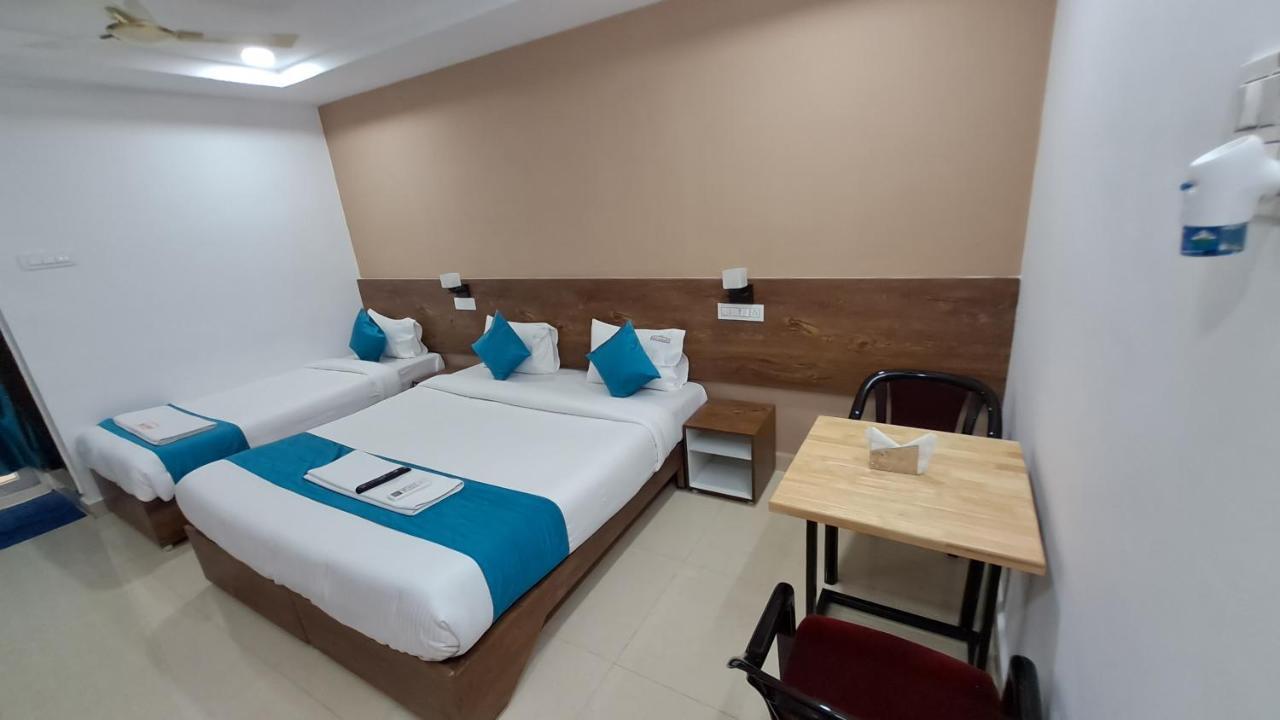 The Balcony Hotel Hyderabad Exterior photo