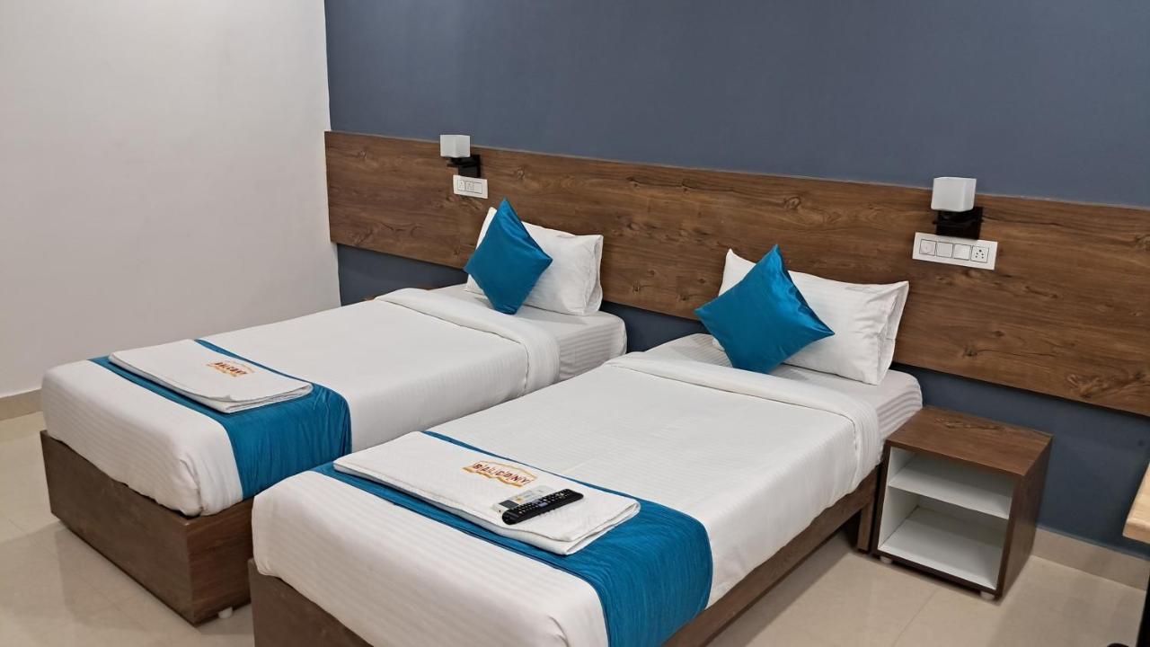 The Balcony Hotel Hyderabad Exterior photo