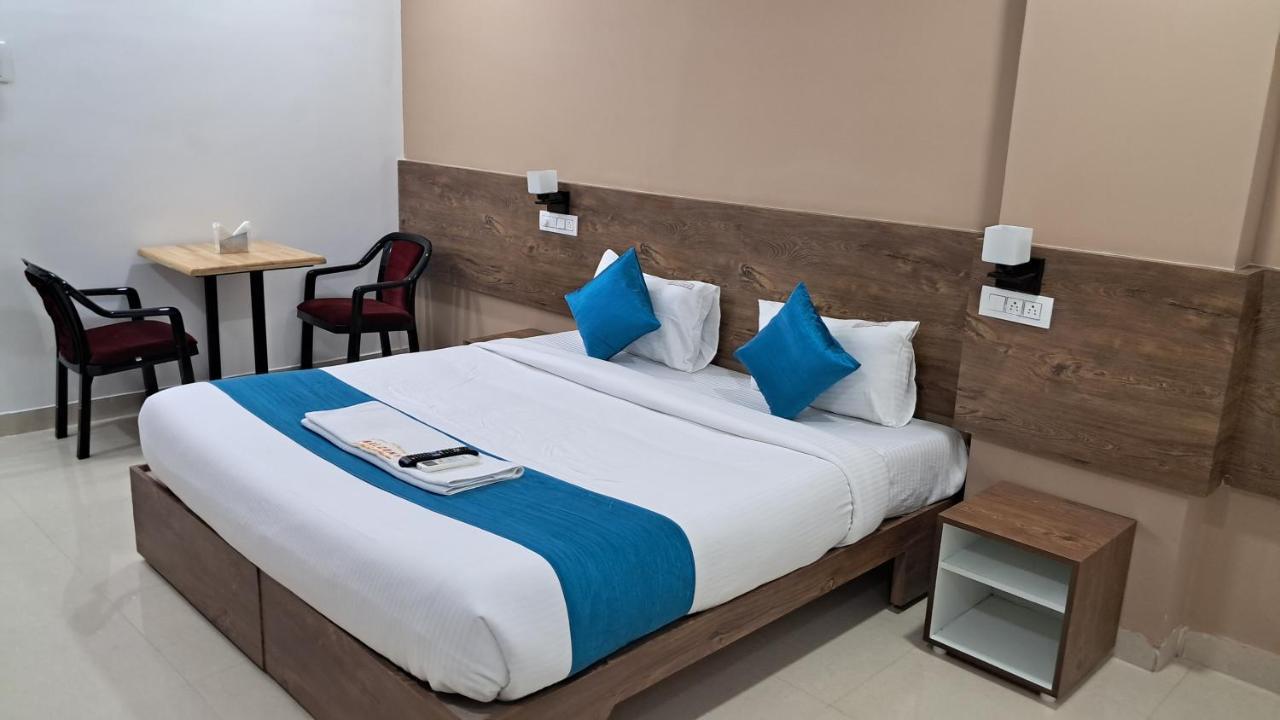 The Balcony Hotel Hyderabad Exterior photo